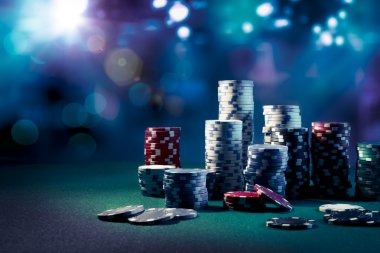 138 slot mobile app interface showing live dealer tables and sportsbook markets