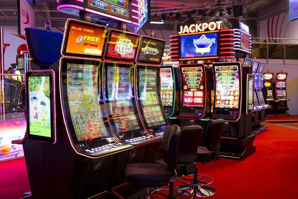 BandarQ table lobby on 138 slot showing stake levels and game types
